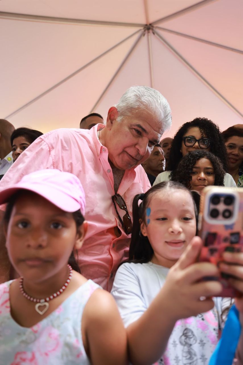 Celebración del día del Niño y la Niña junto al Presidente Mulino