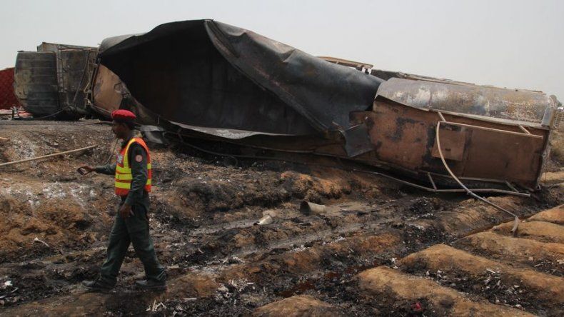 Al menos 123 muertos al incendiarse un camión cisterna en Pakistán
