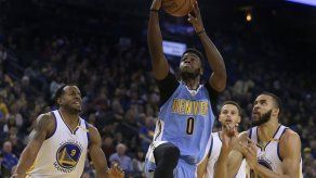 Triple-doble de Green impulsa a Golden State ante Denver