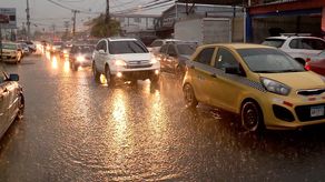 El Aviso de Prevención prevé formaciones de tormentas intensas, éstas se podrán dar forma aisladas, además indican que se podrían presentar condiciones ventosas, generar crecidas de ríos repentinas y posibles inundaciones urbanas. El Aviso de Prevención prevé formaciones de tormentas intensas, éstas se podrán dar forma aisladas, además indican que se podrían presentar condiciones ventosas, generar crecidas de ríos repentinas y posibles inundaciones urbanas.