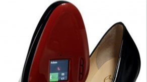 El zapatófono salta del cine a la calle para calzar y hablar