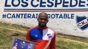 Luis Manotas Mejía recibe premio de valla menos vencida en Uruguay