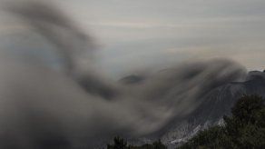 Volcán Turrialba de Costa Rica mantiene constante actividad eruptiva