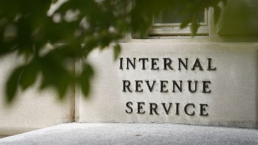 En febrero, el IRS dijo que suspendería el uso de la tecnología de reconocimiento facial para la autentificación de las personas que crean cuentas en línea debido a las críticas de defensores de la privacidad y legisladores.