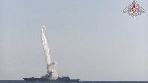 El misil alcanzó con éxito su objetivo a más de 350 kilómetros (217 millas), en la costa del Mar de Barents, según el Ministerio de Defensa de Rusia.