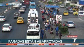 Paradas abarrotadas; pasajeros se dirigen hacia el interior del país