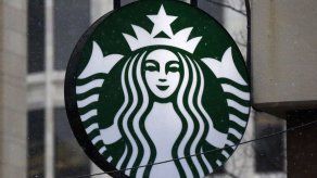 Starbucks pondrá vasos reutilizables en aeropuerto británico