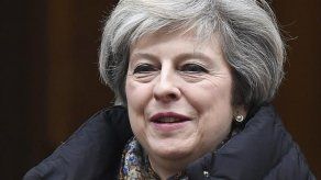 Ministra May pide a EE.UU. no retirarse del mundo y tener cuidado con Putin
