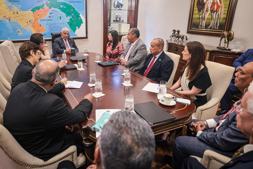 El presidente Mulino se reúne con los jefes de las bancadas.