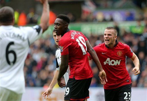 Man U comienza la era Moyes con goleada