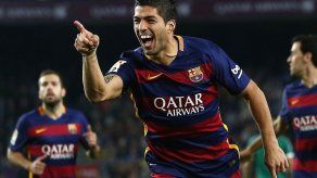 Suárez celebra aniversario con triplete y victoria de Barsa