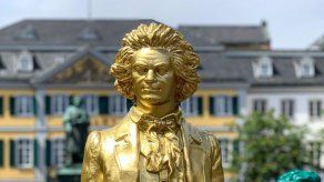 Instalación artística en Bonn corrige la imagen del Beethoven gruñón