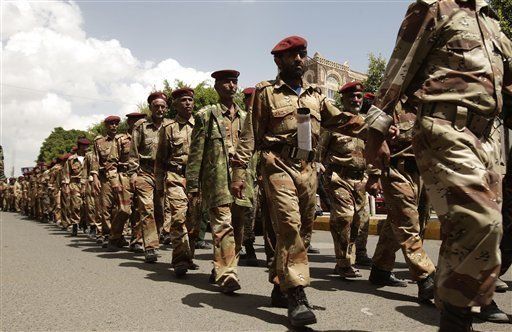 Yemen arrebata poblado a al-Qaida; promete a EEUU seguir combates