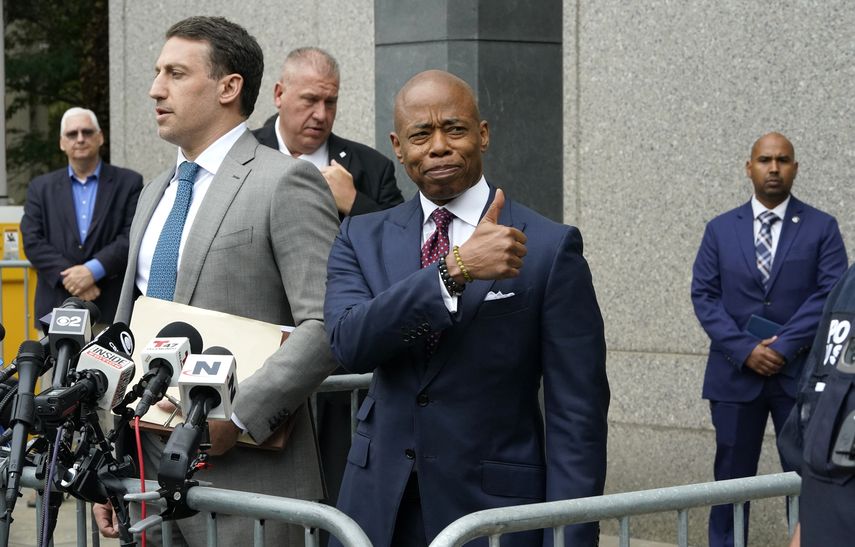 Eric Adams, alcalde de Nueva York tras salir de su primera comparecencia ante los tribunales. Eric Adams, alcalde de Nueva York tras salir de su primera comparecencia ante los tribunales.