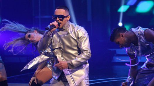 Yandel durante su presentación se le notó algo cabizbajo.