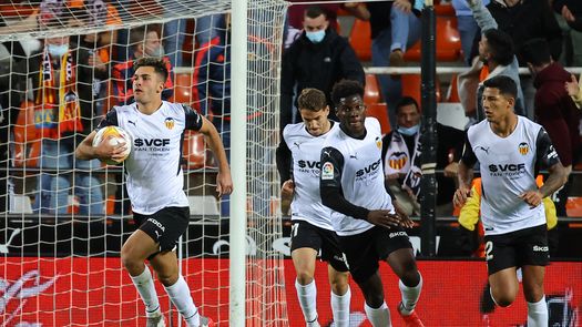 Valencia empata ante Atlético Madrid con doblete de Hugo Duro en el descuento