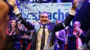 Gran coalición se mantiene en el poder en Austria con estrecho margen