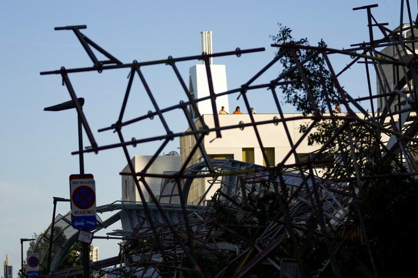 Cinco obreros mueren en derrumbe de escuela en Bélgica.