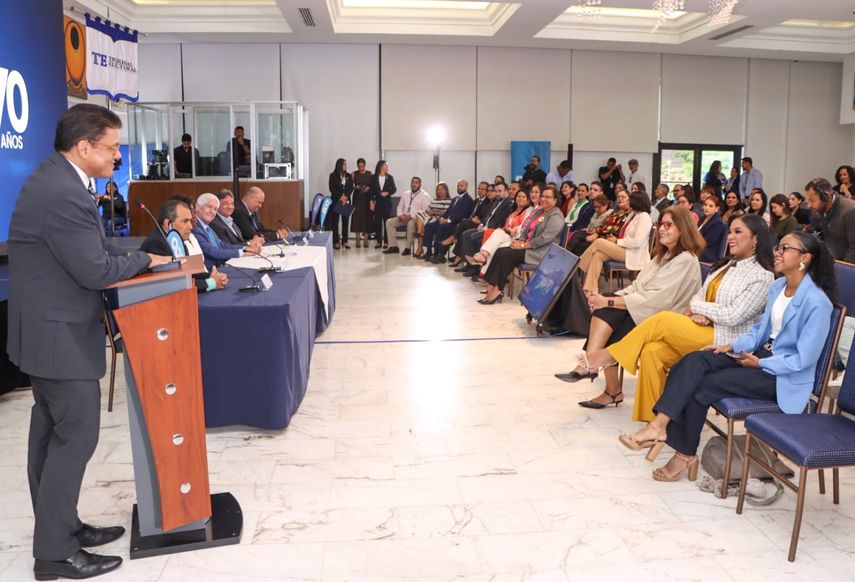 Tribunal Electoral y MEDCOM firman convenio para la nueva temporada de Debate Z.