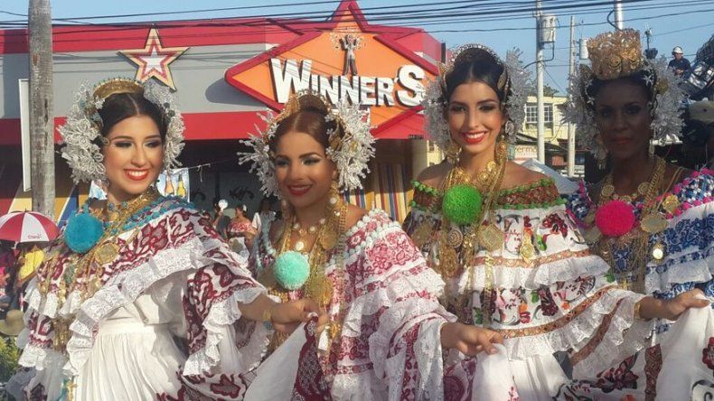 Desfile de las Mil Polleras 2015