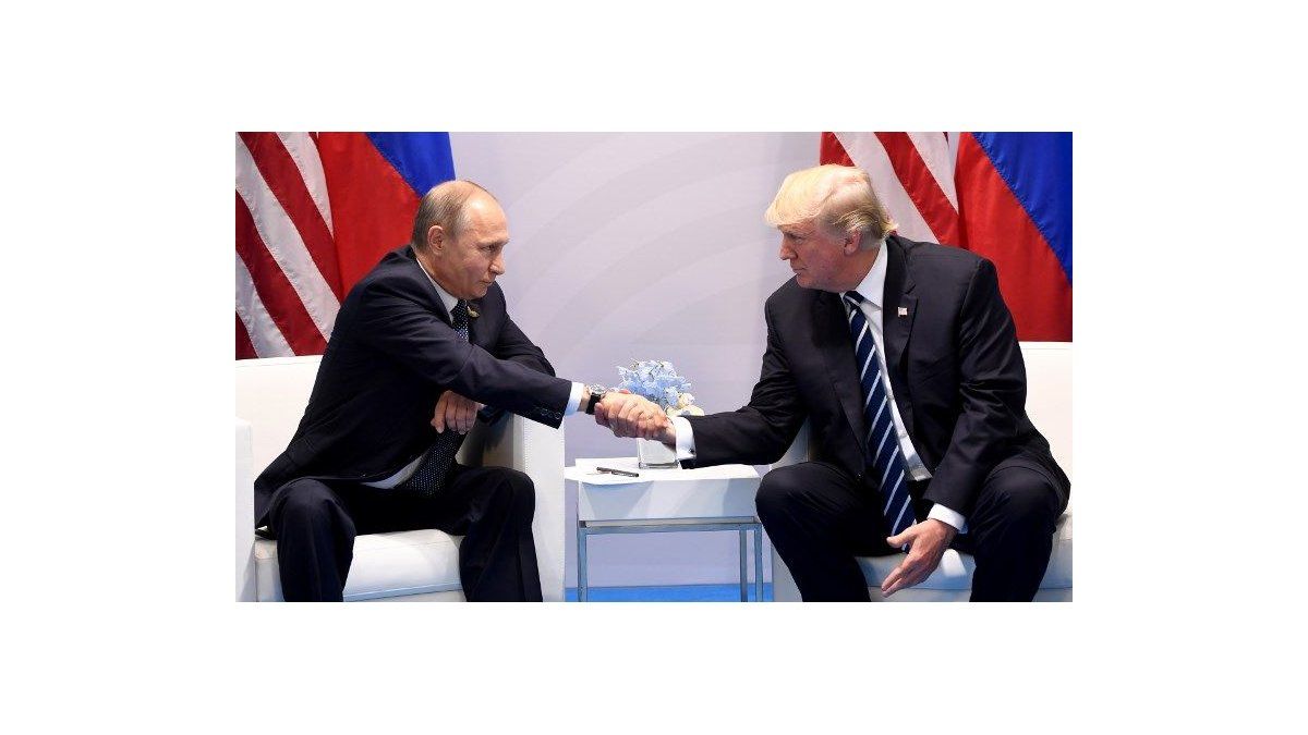 Donald Trump y Vladimir Putin dialogan sobre la guerra.