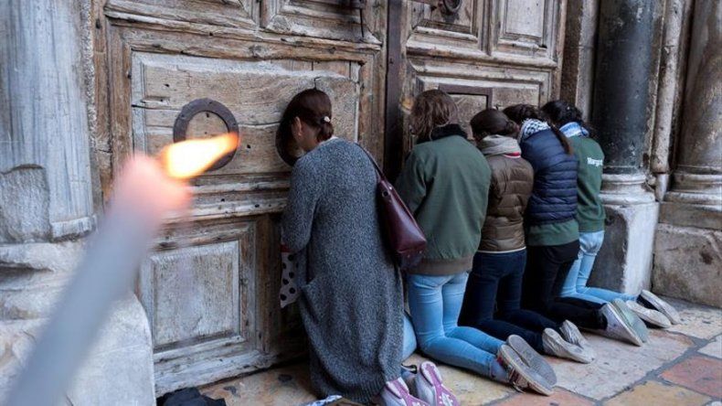 Los peregrinos siguen sin poder visitar el Santo Sepulcro después de 3 días