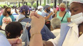 Caracas: Largas filas para vacunación contra el covid-19