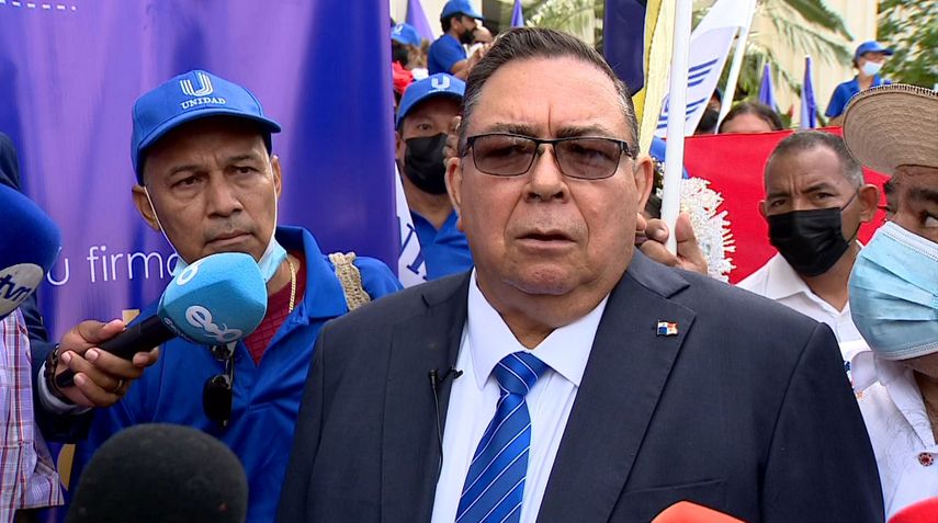 Francisco Carreira se postuló esta mañana como precandidato presidencial.