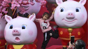 China prepara Año Nuevo con fiestas y millones de viajes