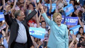 Kaine y Clinton debutan juntos en Miami con mensaje de optimismo y diversidad