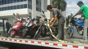 Varias motos fueron llevadas en grúas tras operativo en la Cinta Costera Varias motos fueron llevadas en grúas tras operativo en la Cinta Costera