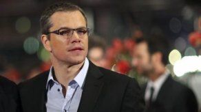 Matt Damon se encuentra de vacaciones en playas de Pacífico de C. Rica