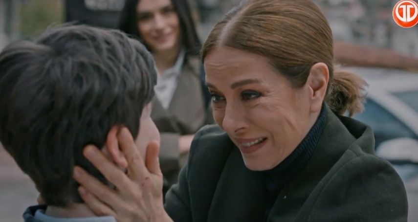 LLAMAS DEL DESTINO | Tomris sale de la cárcel y escucha hablar a su nieto Atlas