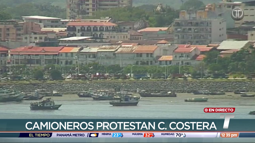 Conductores de camiones volquetes protestan en la Cinta Costera.