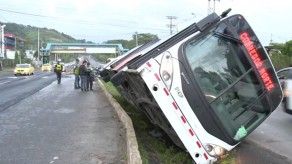 Cinco personas heridas tras Metro Bus caer en cuneta en Ciudad Bolívar