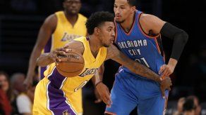 Lakers ganan a Thunder con un triple tardío de Young