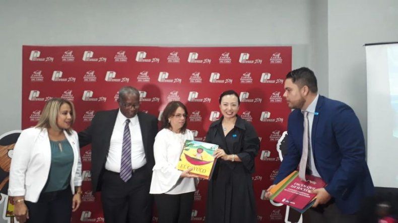 Lanzan colección de libros Dicen que así sucedió para la primera infancia panameña