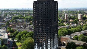 Aumentan a 30 los muertos del edificio incendiado en Londres