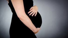 Hay quienes ven la gestación subrogada o vientres de alquiler como una forma de explotación de la mujer.