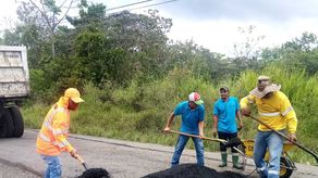 MOP y juntas comunales reparan vías en el distrito de Bugaba