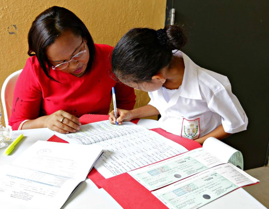 Pago por cheques del IFARHU