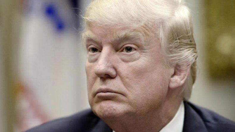 Trump dice que republicanos siguen negociando para sustituir la ley sanitaria
