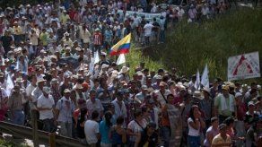 FARC piden a Santos parar brutalidad contra protesta en Colombia
