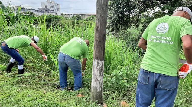 Privados de libertad realizan limpieza de lotes baldíos como trabajo comunitario