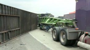 Contenedor se desprende de camión articulado en Albrook