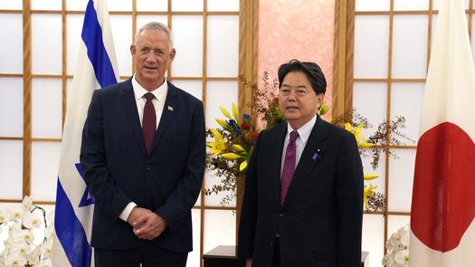 Benny Gantz y Yasukazu Hamada.