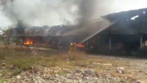Bomberos controlan incendio en antiguo taller en Puerto Armuelles