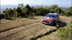 Loeb lidera tras primeras especiales
