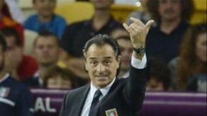 Prandelli condiciona su continuidad en Italia