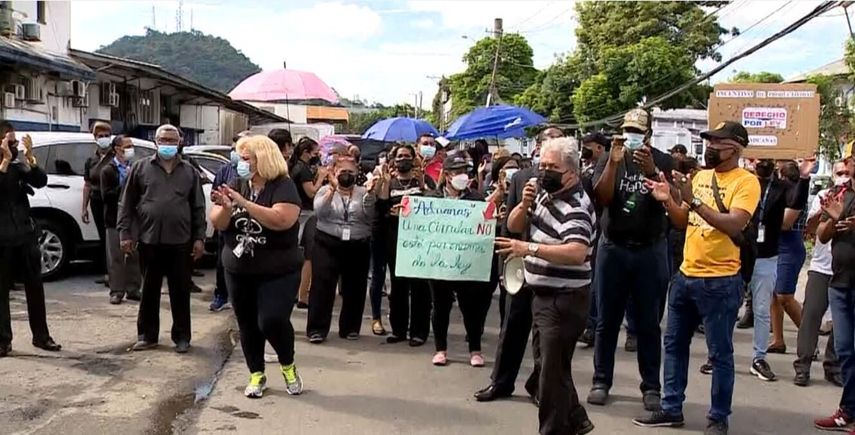 Aduaneros inician paro de 24 horas en solicitud del pago de sus bonos de productividad